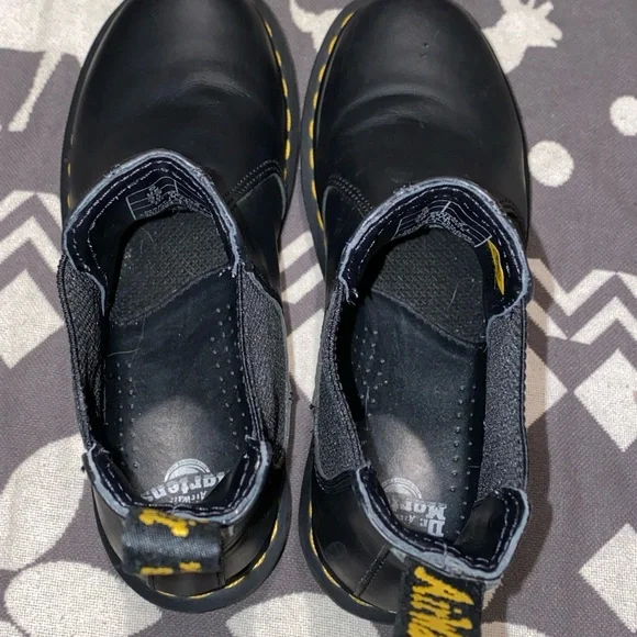 Sz 7 dr martens Chelsea boots black leather pull on - Picture 8 of 9